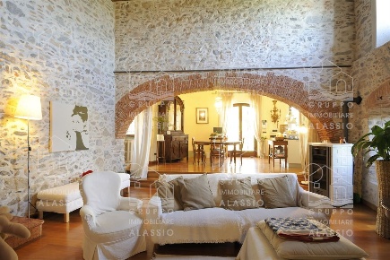 Foto Villa unifamiliare in via cavour, Albenga Campochiesa di 560 m²