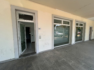 Foto Negozio in Piazza unitÃ  d'italia 5, Garlasco Centro di 59 m²