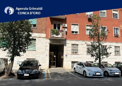 Foto Box in Via Alfonso Borrelli 7, Roma Policlinico di 14 m² con 1 locali