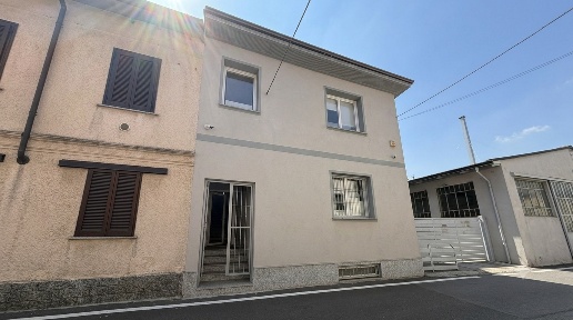 Foto Casa indipendente a Inveruno Centro di 150 m² con 5 locali in vendita