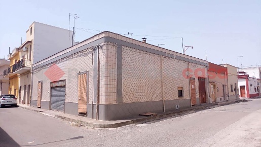 Foto Casa indipendente in Via Curtatone 37, Sava di 210 m² con 8 locali