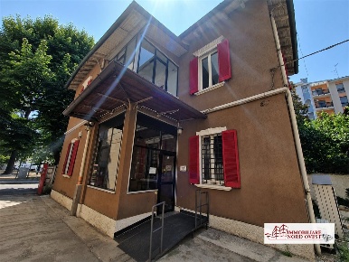 Foto Ufficio in Piazza Libertà, Rho Stazione di 140 m² con 6 locali