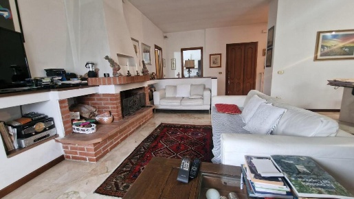 Foto Villa bifamiliare in Via Interna Sarzanello 252, Sarzana di 303 m²