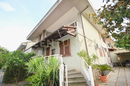 Foto Villa a schiera in Via Castiglionese 33/F, Grosseto di 116 m²