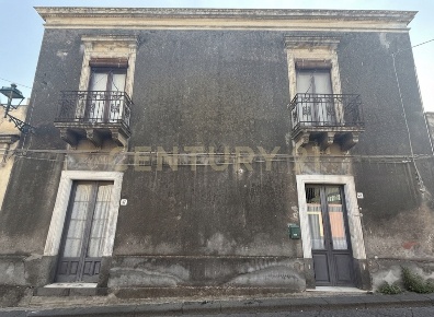 Foto Casa indipendente in Via Umberto I 27, Catania di 220 m² con 10 locali