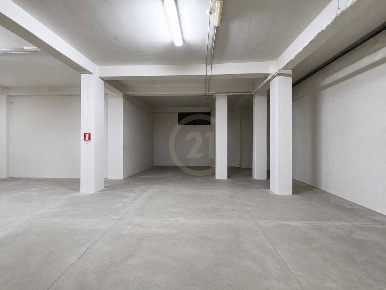 Foto Magazzino in Via Piano Tavola sn, Motta Sant'Anastasia di 600 m²