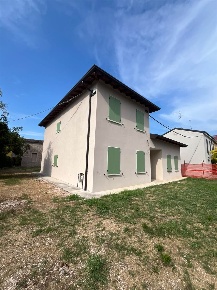 Foto Casa indipendente a Quistello Centro di 220 m² con 8 locali in vendita