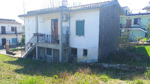 Foto Casa indipendente in Viale Cesare Battisti, Bassano in Teverina