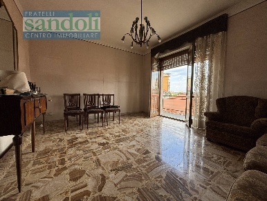 Foto Appartamento in Via Dante, Vercelli Centro di 100 m² con 4 locali
