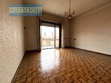Foto Appartamento in Via Dante, Vercelli Centro di 100 m² con 4 locali
