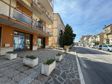 Foto Locale commerciale in Corso Giuseppe Mazzini 130, Vasto di 94 m²