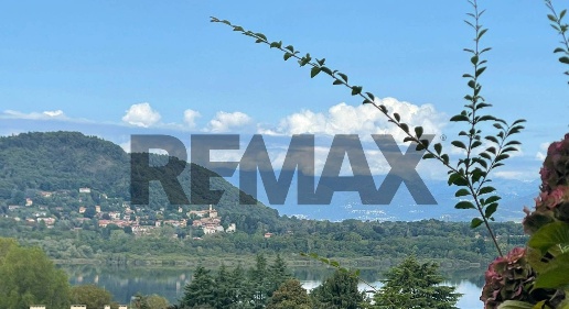 Foto Appartamento in Via Lombardia 1, Vergiate Corgeno di 150 m² in vendita
