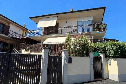 Foto Villa unifamiliare in Via Tagliamento 94, Monterotondo di 200 m²