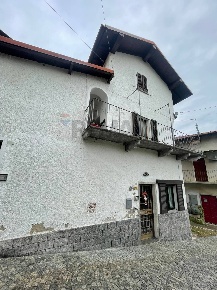 Foto Case semi ndipendenti in Giuseppe Mazzini 3, Mesenzana di 150 m²