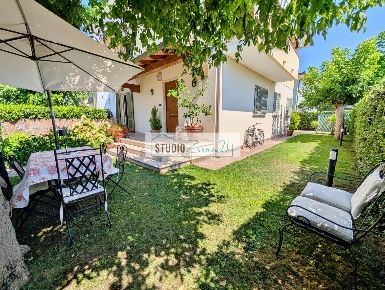 Foto Appartamento in Via Tonfano, Pietrasanta di 115 m² con 5 locali