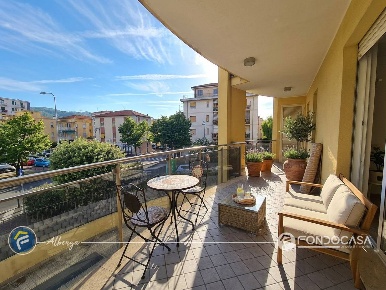 Foto Appartamento in Via Mons. Cambiaso, Albenga Centro di 89 m² in vendita