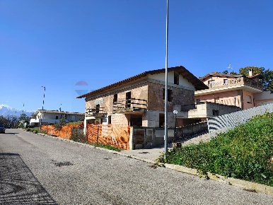 Foto Case semi ndipendenti in Via Giuseppe Garibaldi, Frisa di 313 m²