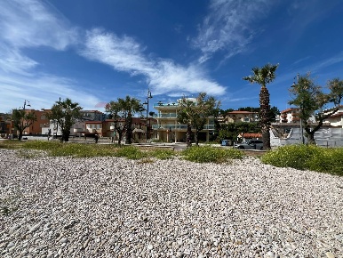 Foto Locale commerciale in VIa Lungomare 86, Fossacesia Marina di 65 m²