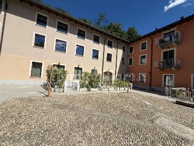 Foto Appartamento in Via Costa Lambro, Carate Brianza Centro di 43 m²