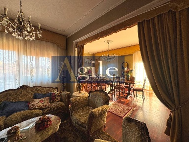 Foto Appartamento in via erasmo mari, Ascoli Piceno di 268 m² con 10 locali