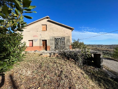 Foto Casa indipendente in C.da Cotti 70, Sant'Eusanio del Sangro di 250 m²
