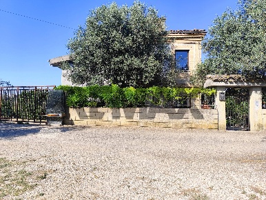 Foto Casa indipendente in via Valentino Ambrosini 6, Collecorvino di 416 m²