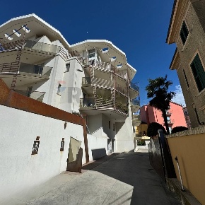 Foto Appartamento in Via De Titta 1, Lanciano Centro di 114 m² con 5 locali