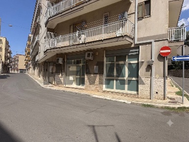 Foto Ufficio in via Giovanni Mansueto 11, Noci Centro di 87 m² con 4 locali