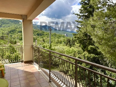 Foto Appartamento in Via Vignali 7, Colledimezzo di 165 m² con 8 locali