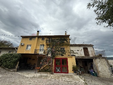 Foto Case semi ndipendenti in Via Capuani 94, Guardiagrele di 750 m²