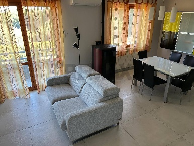 Foto Villa a schiera in Via del Campo Sportivo 11, Casoli Centro di 161 m²