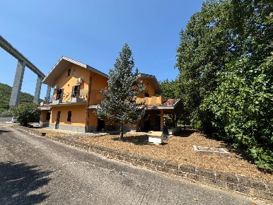 Foto Casa indipendente in Contrada Madonna del Basilico 2, di 251 m²