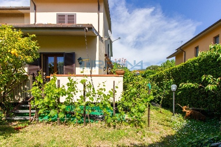 Foto Casa indipendente in via Pacinotti 10, Calci Centro di 190 m²
