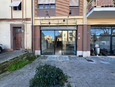 Foto Locale commerciale in Via Ferro di Cavallo 21, Lanciano Centro