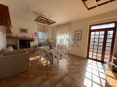 Foto Case semi ndipendenti in Villa Tucci 119, Crecchio di 309 m²