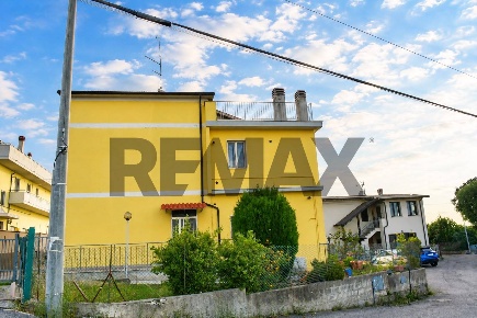 Foto Casa indipendente in contrada fonte d'olmo 8, Montesilvano di 248 m²
