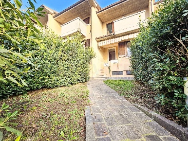 Foto Villa a schiera in Via Bongetti 17, Ome Centro di 130 m² con 3 locali