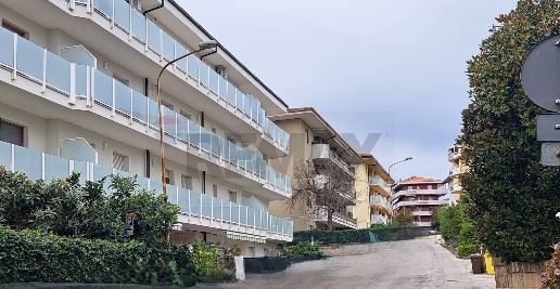 Foto Magazzino in Martiri Della Violenza 14, Vasto di 265 m² con 1 locali