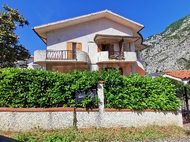 Foto Villa unifamiliare in Viale Maiella 6, Fara San Martino di 320 m²