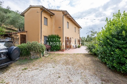 Foto Rustico a Vicopisano di 180 m² con 8 locali in vendita