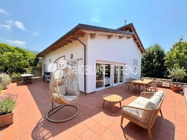 Foto Villa bifamiliare a Massa Mirteto di 157 m² con 5 locali in vendita
