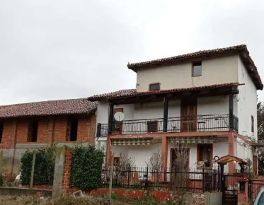 Foto Casa indipendente a Poirino di 270 m² con 7 locali in vendita