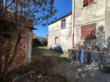 Foto Case semi ndipendenti a Luni Ortonovo di 120 m² con 6 locali