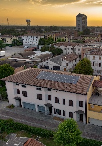 Foto Villa bifamiliare a Sant'Ilario d'Enza Centro di 229 m² con 9 locali