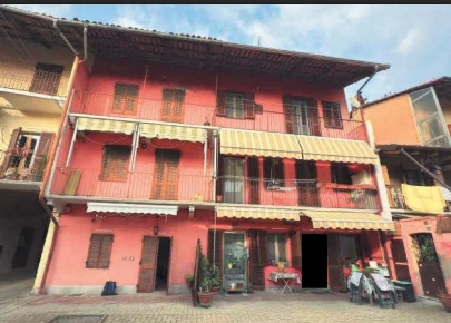 Foto Casa indipendente a Candia Canavese di 216 m² con 5 locali in vendita