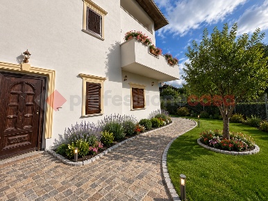 Foto Villa bifamiliare in Via Brunelleschi 30, Avezzano Centro di 230 m²
