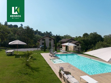 Foto Villa unifamiliare a Varese di 800 m² con 28 locali in vendita