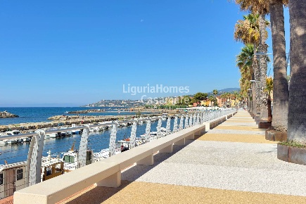 Foto Appartamento in Via Nino Bixio, Riva Ligure di 92 m² con 3 locali