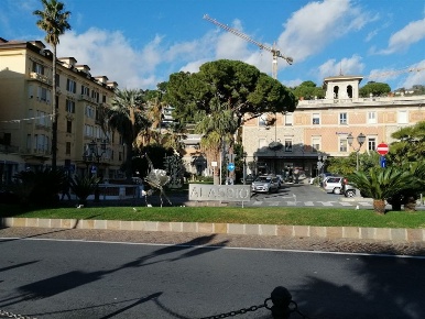 Foto Attività commerciale a Alassio di 80 m² con 1 locali in vendita