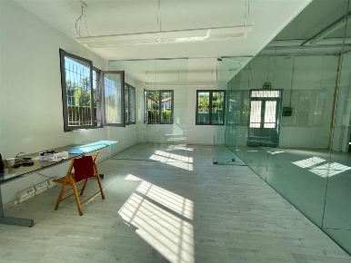 Foto Capannone industriale in Via Bruno  Jamoretti, Induno Olona di 600 m²